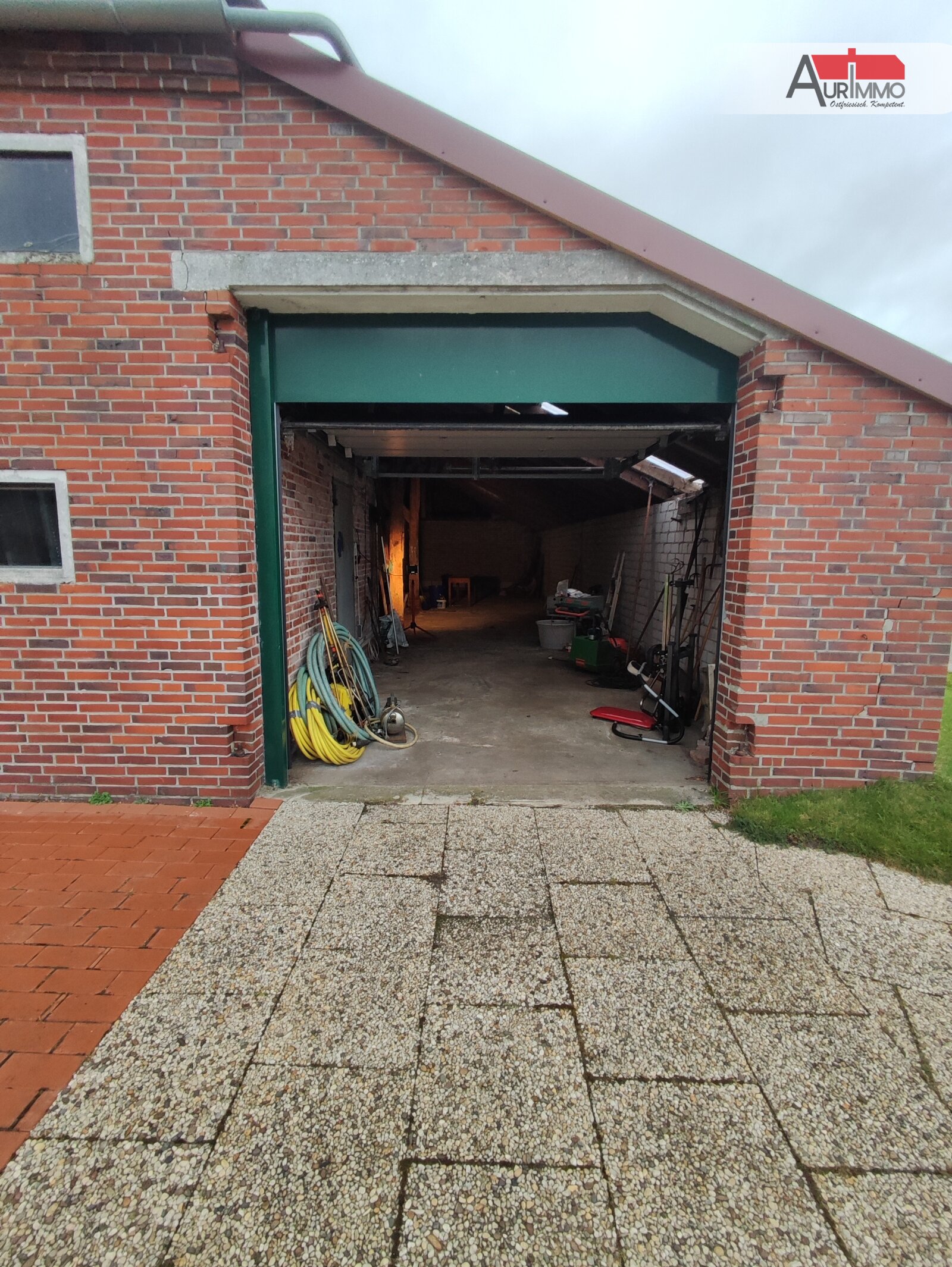 Ehemalige Hofstelle mit Wohnhaus, Scheune u. Bauplatz