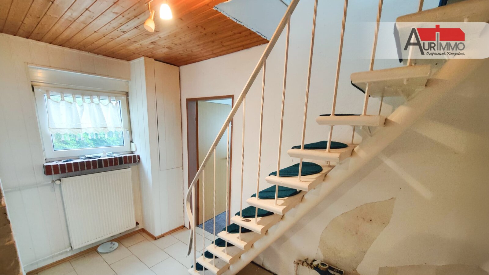 Flur mit Blick auf die Treppe