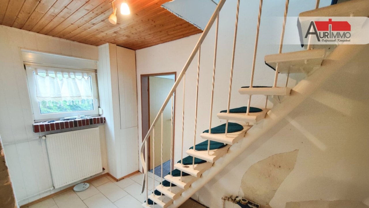 Flur mit Blick auf die Treppe