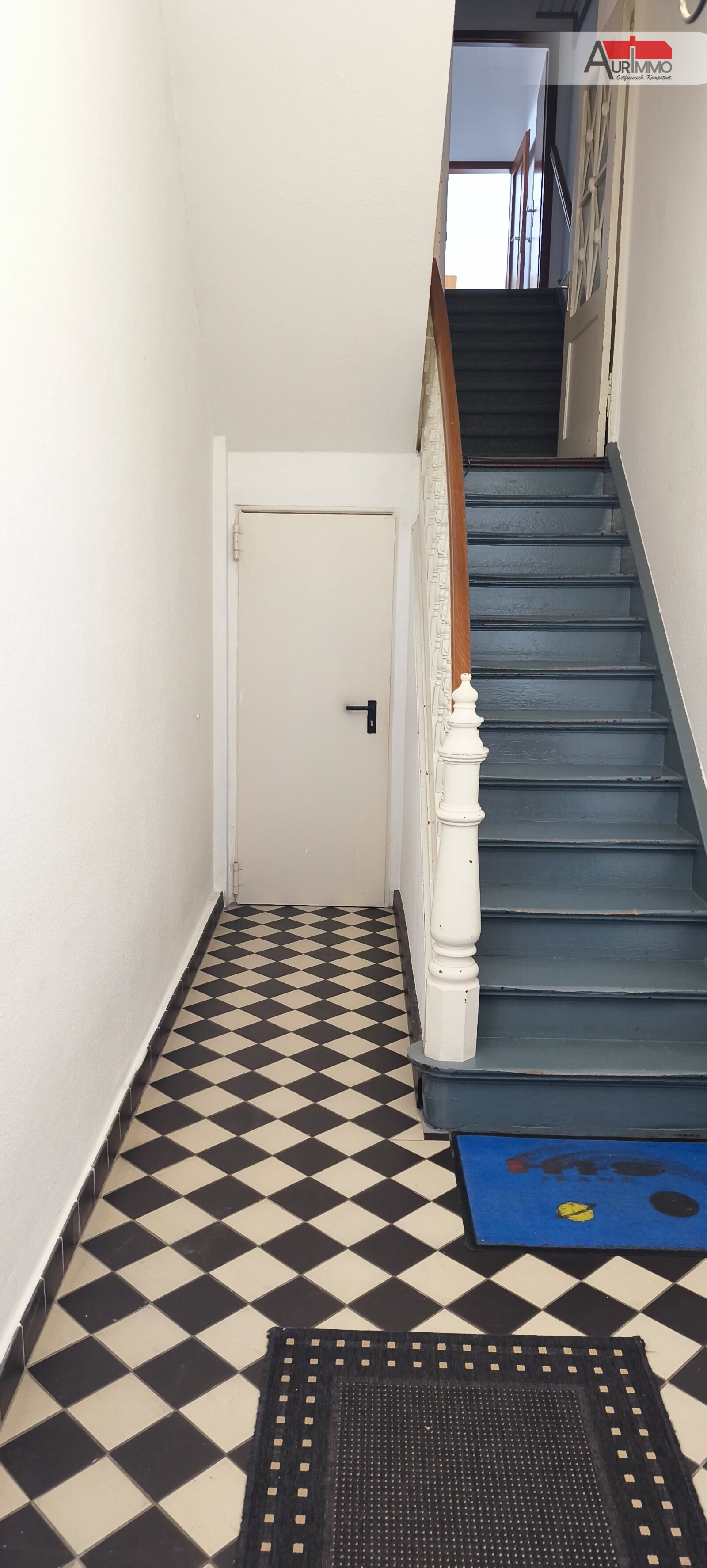 Treppenaufgang Wohnung - Büro